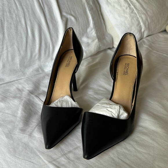 Michael Kors Black/Gold Heels - Picture 1 of 5